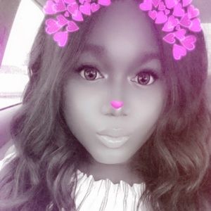 Meet your Posher, Raquel